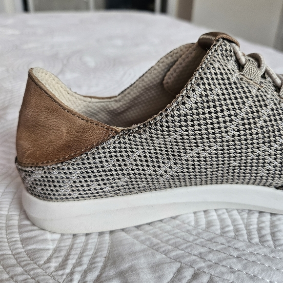 EUC Olukai Womens Hale'iwa Li Ha'a Women Size 7.5 Brown Grey Slipon - Picture 7 of 16